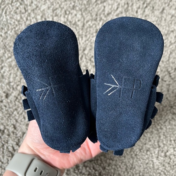 Freshly Picked Velvet Night Navy Blue Suede Leather Baby Moccasin Shoes Size 2 - Picture 6 of 8